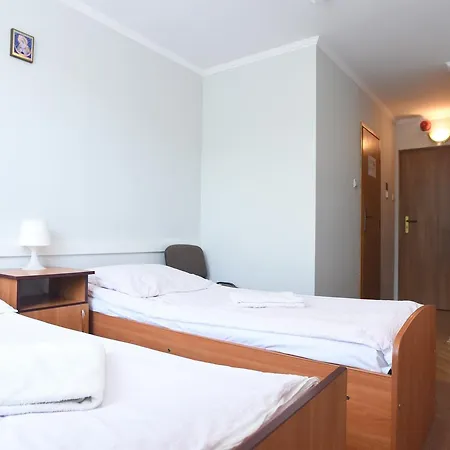 Dobre Miejsce Dom Rekolekcyjny 2* ורשה