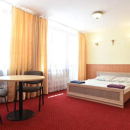 Dobre Miejsce Dom Rekolekcyjny 2* ורשה