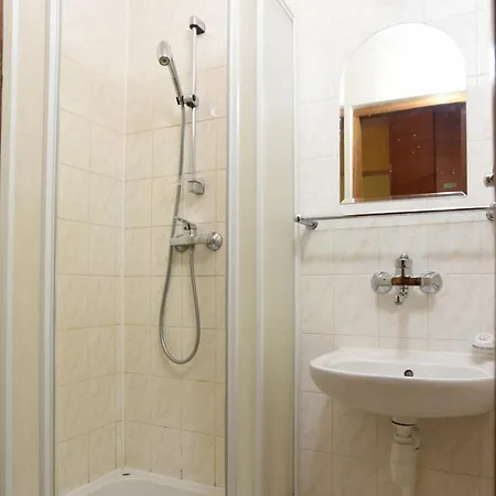 Dobre Miejsce Dom Rekolekcyjny 2* Varsó